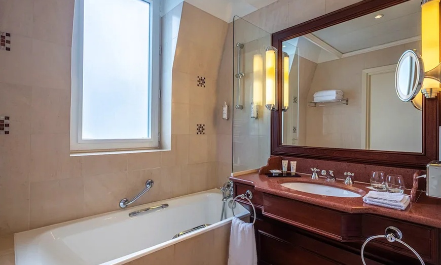 Image 6: ✈ FRANCE | Paris - Hotel Pont Royal 5* - Centre ville