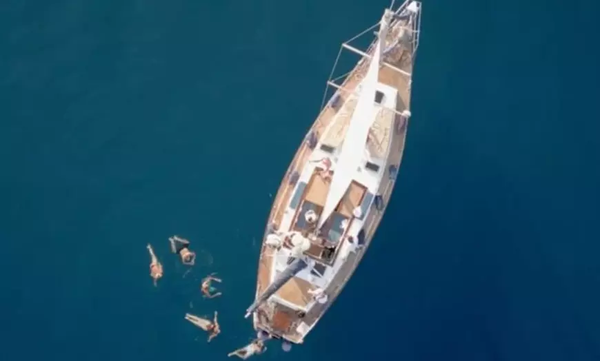 Image 9: Experiencia de navegación única en un barco Ketch clásico
