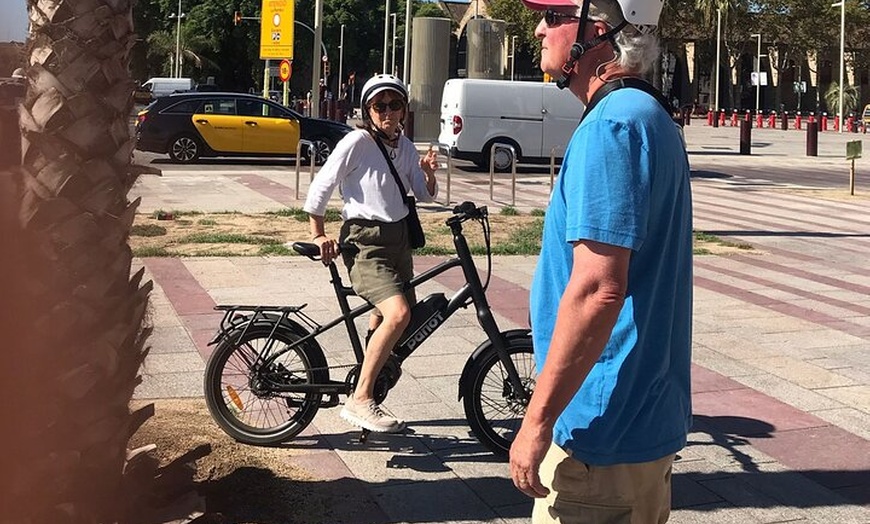 Image 4: Tour Bicicleta Eléctrica por Lugares Históricos de Barcelona