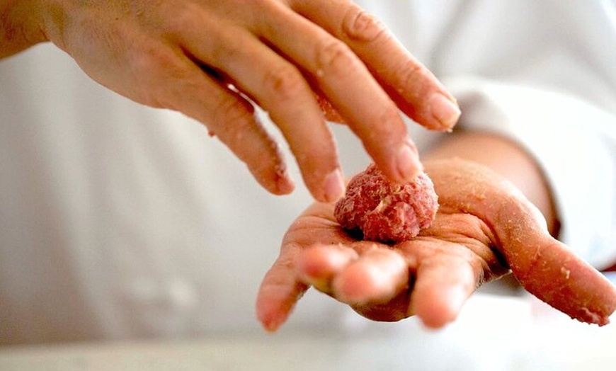 Image 9: Elaborar Tapas Tradicionales Españolas + Vino Local (3 - Comida de ...