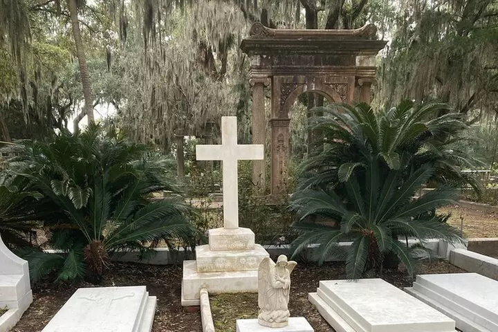 1-Hour Bonaventure Cemetery Golf Cart Guided Tour in Savannah