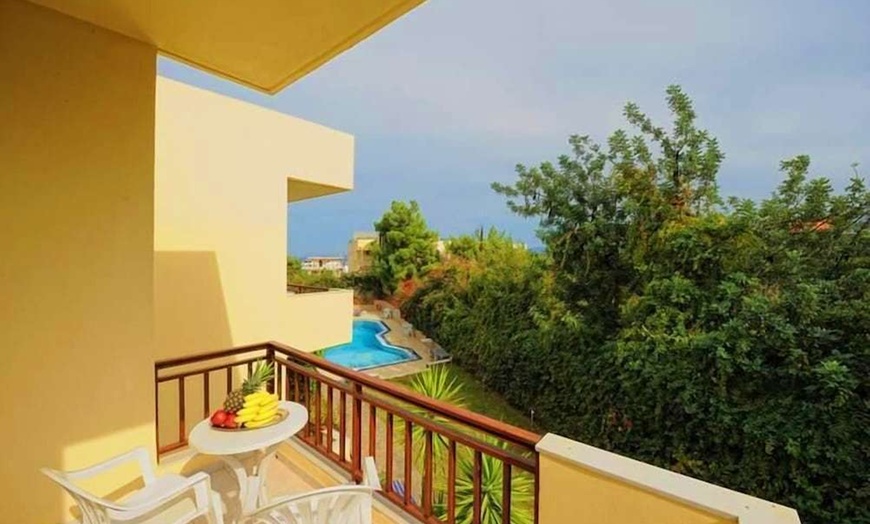 Image 7: ✈ KRETA | Stalis - Maria Lambis Apartments 3*, 3 nachten - Buitenzw...