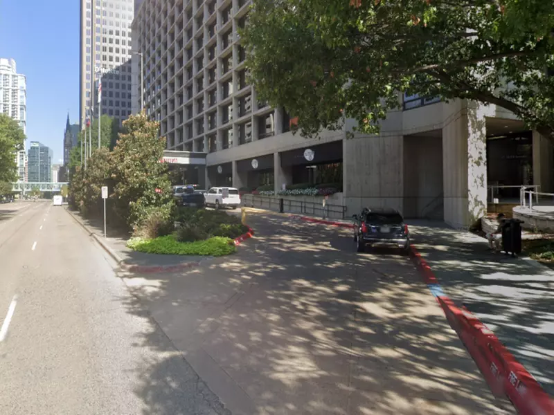 Parking at Dallas Marriott Downtown - Valet Kiosk