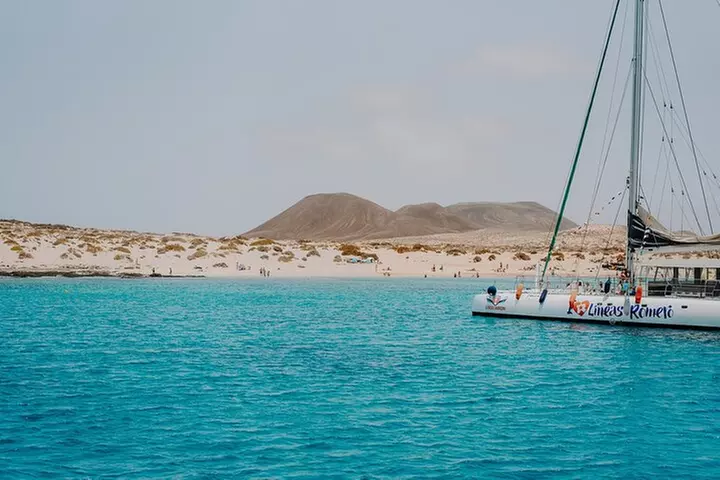 Excursión en catamarán a la isla de La Graciosa