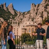 Image 2: Barcelona : Tour de 2 días por Montserrat, Girona y Costa Brava