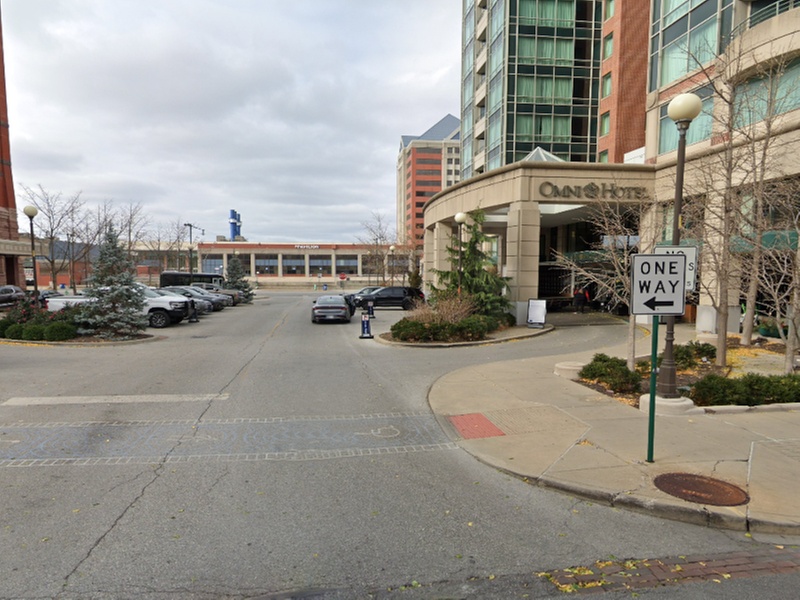 Parking at Omni Severin Hotel - Valet Kiosk