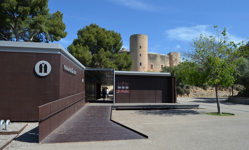 Image 9: Palma de Mallorca Quest Experience en el Castillo Bellver Prison Break