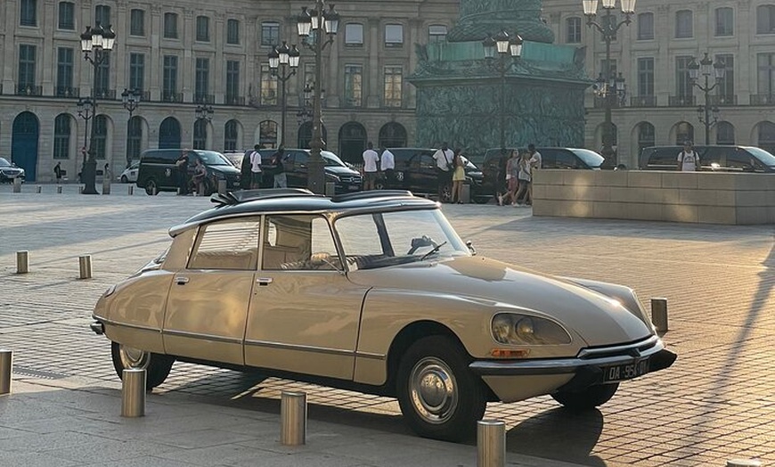 Image 9: Visite de l'émission de télévision de Paris dans une Citroën DS de ...