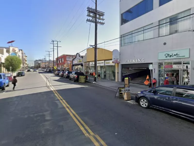 Parking at 726 E. 12th St. Lot - Primary Image