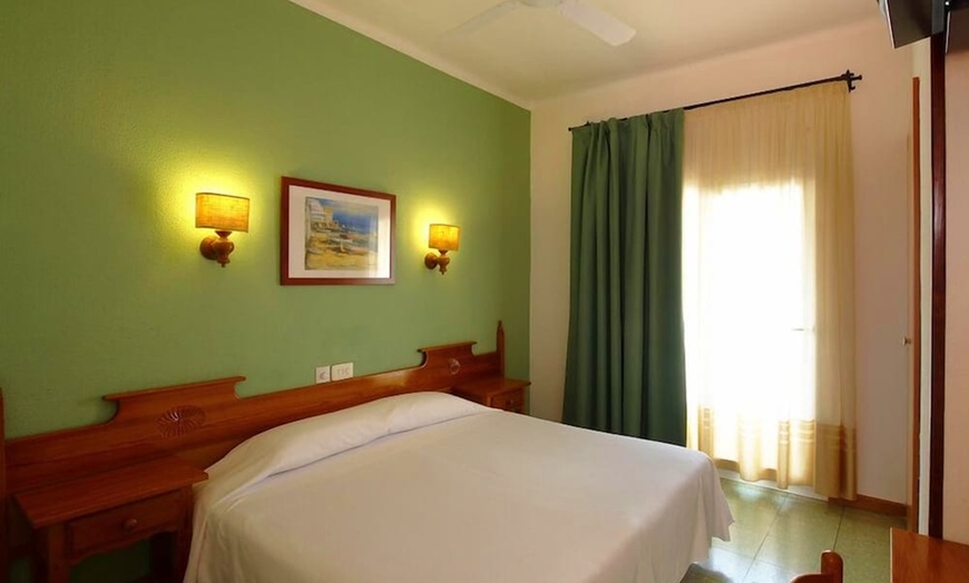 Image 2: ✈ COSTA BRAVA | Lloret de Mar - Hotel Ninays 2*, 2 Nächte - Außenpool