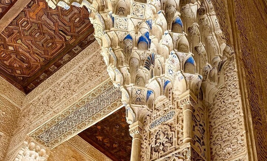 Image 6: Entradas de La Alhambra con Palacios Nazaríes +Tren Turístico