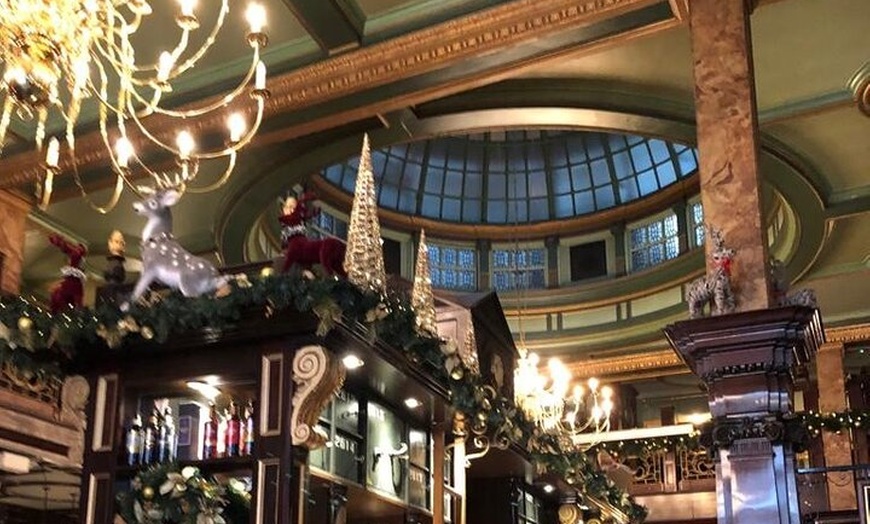 Image 12: Private London Pub Tour in Iconic London Taxi