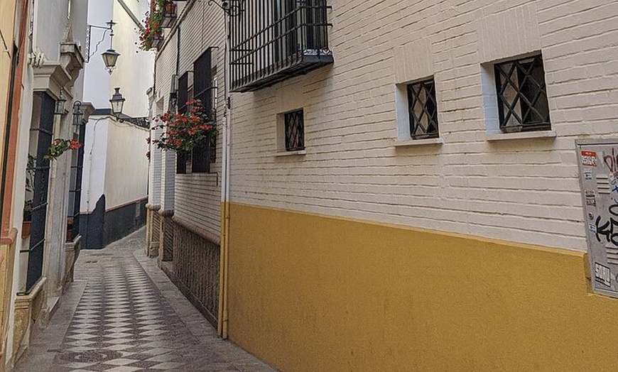 Image 10: Flamenco por un Día Tour guiado por Sevilla, taller y degustación