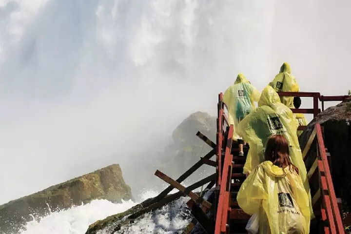 2-Day Best of Niagara Falls, Corning, Finger Lakes Tour from NYC