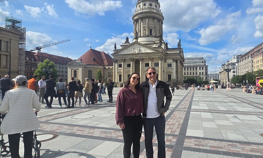Image 2: Berlin VIP TOUR - Private Bus Tour inklusive Chauffeur und Guide