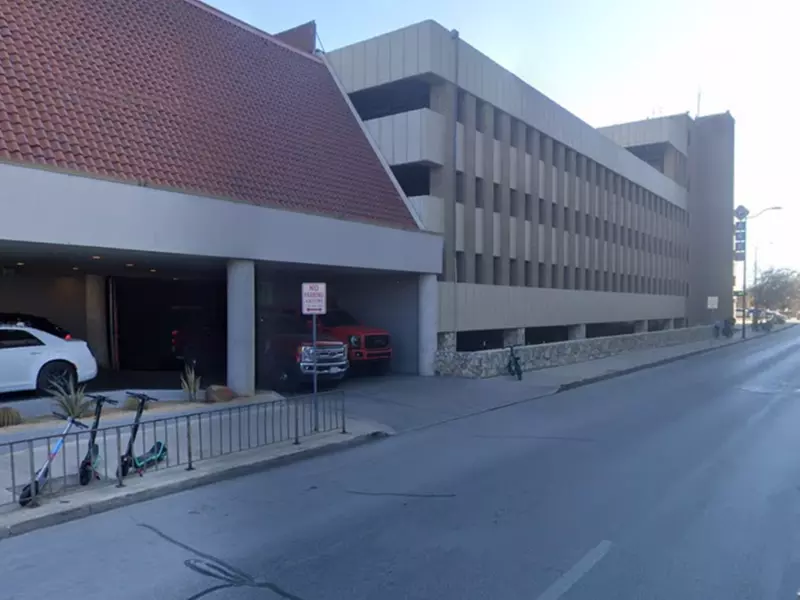 Parking at San Antonio Marriott Riverwalk - Valet Kiosk