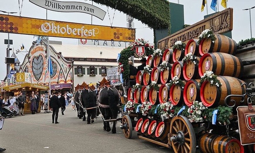 Image 7: Oktoberfest-Erlebnis in München: Spaß, Essen, Bier und Sitzplätze