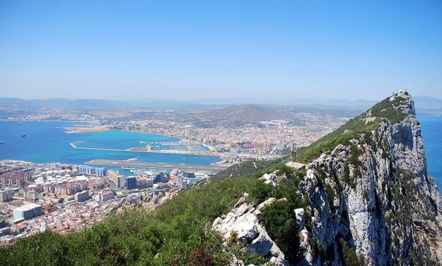 Image 2: Excursión de un día a Gibraltar desde la costa de Cádiz con tour po...