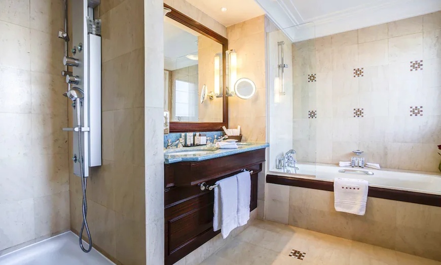 Image 7: ✈ FRANCE | Paris - Hotel Pont Royal 5* - Centre ville