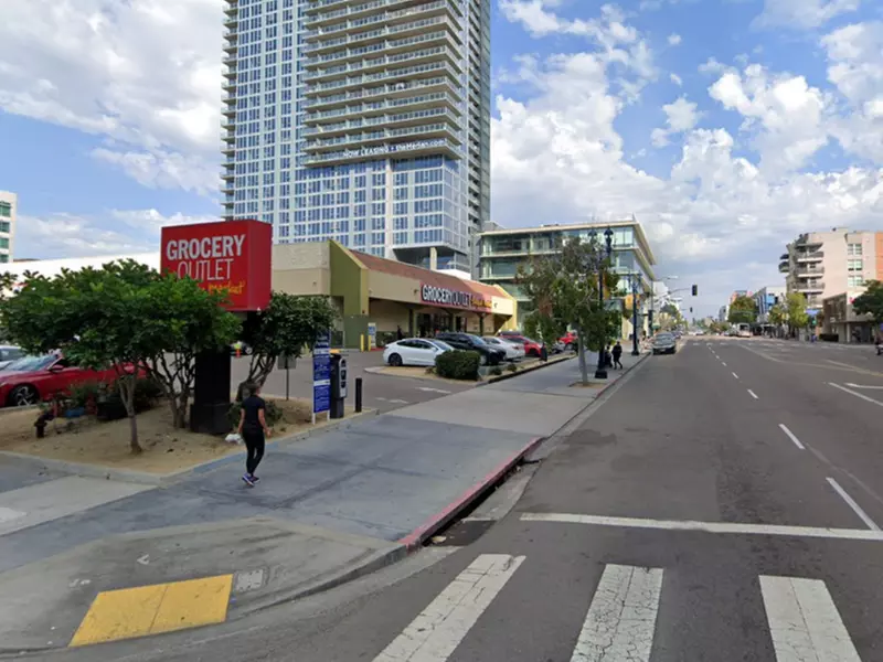 Parking at 1002 Market St. Lot
