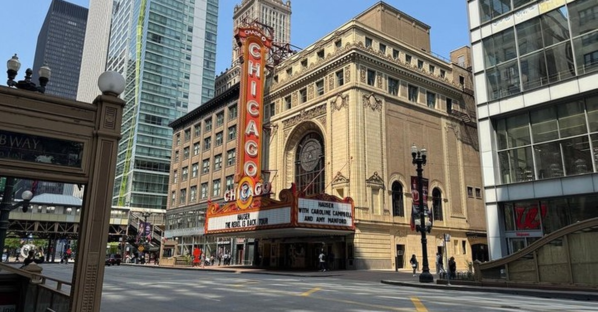 Welcome to Chicago: The Essential City Tour with photo stops