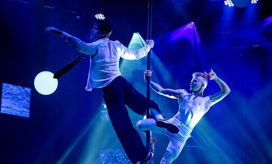 Image 17: Wintergarten Varieté "FLYING LIGHTS" - Highlightshow (75 Minutes)