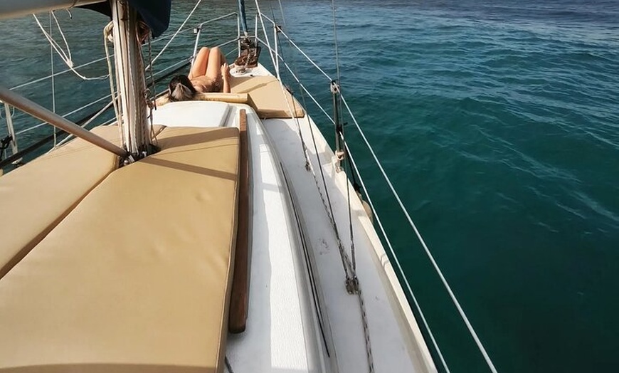 Image 8: Excursión privada a vela por Menorca desde Cala Galdana