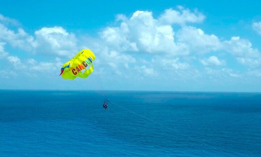 Image 8: Cancun Speed Boat, Parasailing and Dolphin Beach with Transport