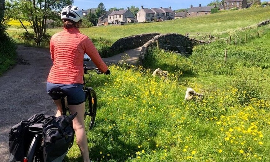 Image 3: 4hr Easier Small Group Peak District eBike Tour