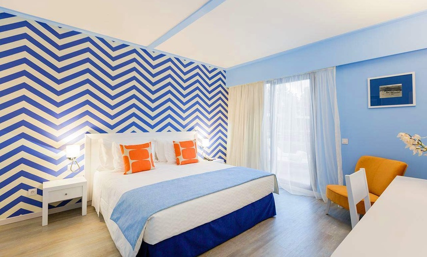 Image 7: ✈ MADÈRE | Funchal - Trek 4 randonnées & hotel Terrace Mar Suite 4*...