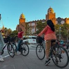 Image 6: Recorrido en bicicleta al amanecer: Barcelona ante las multitudes