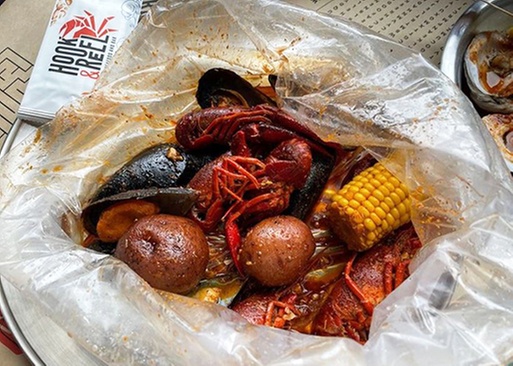 5% Cash Back at Hook & Reel Cajun Seafood & Bar