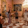 Image 10: Visita guiada al Palacio Real de Madrid para grupos pequeños con ca...