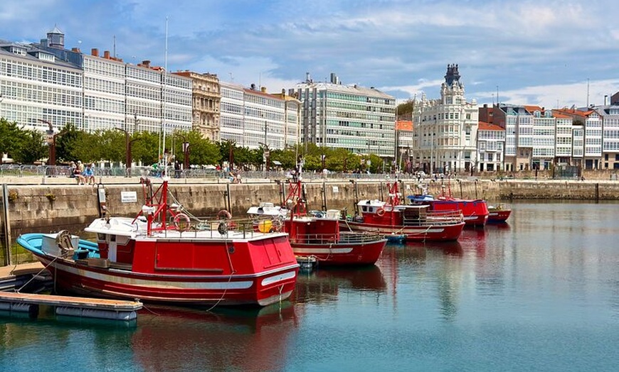 Image 2: Tour a Pie Histórico por A Coruña en Grupo Reducido