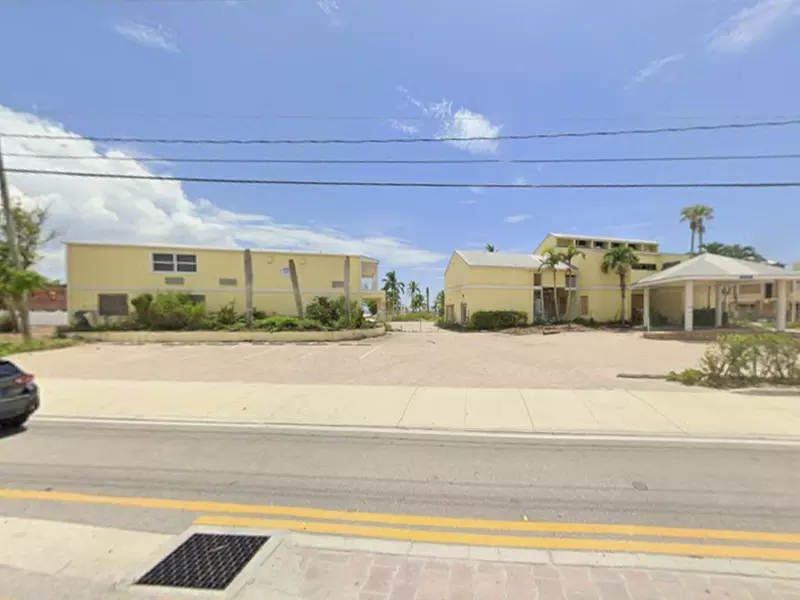 Parking at 2316 Estero Blvd. Lot