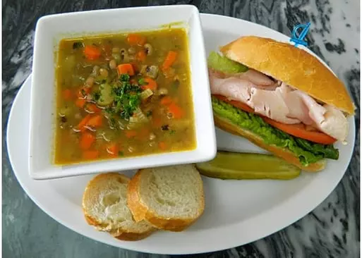 5% Cash Back at Fresh & Savory Deli & Grill