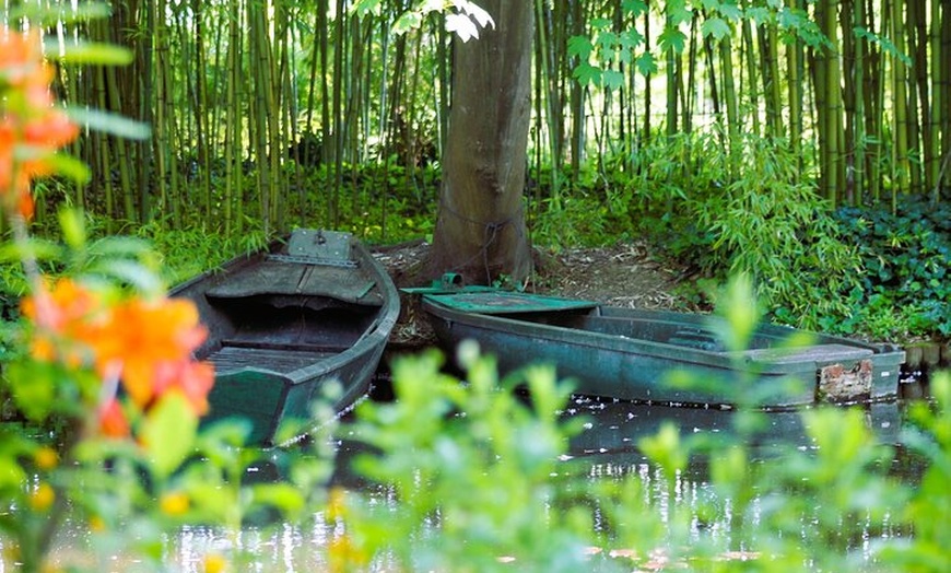 Image 2: De Paris: Jardin de Giverny Monet en petit groupe 5 heures