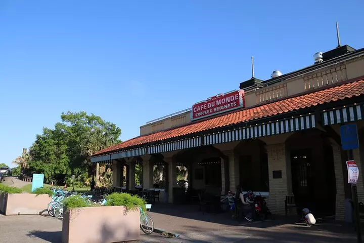 New Orleans City and Cemetery 2-Hour Bus Tour
