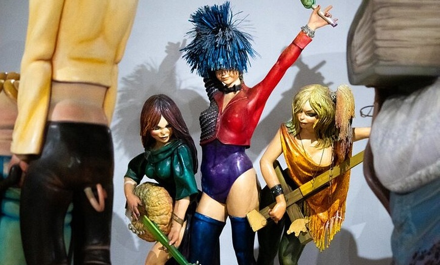 Image 4: Entre bastidores de Las Fallas: Taller de Arte, Cultura y Manos a l...