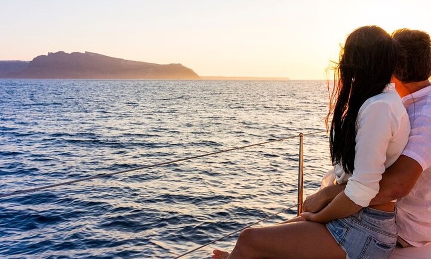 Image 18: Navegación en Velero de Lujo con Aperitivo y Juguetes Acuáticos