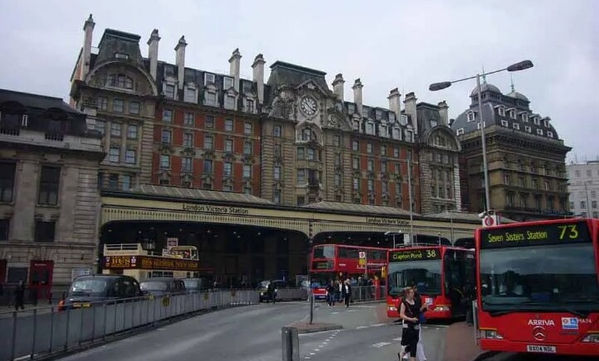 Image 4: Heathrow Airport or Central London To/From Manchester City