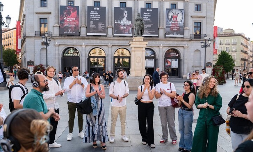 Image 2: Tour a pie por Madrid : Inmersivo con actores | City Voice