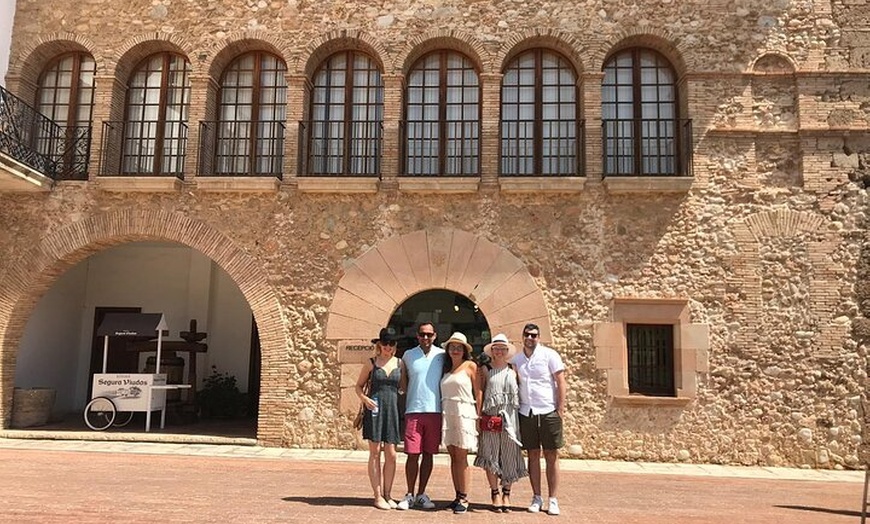Image 14: Recogida en el aeropuerto privado y tour panorámico por Barcelona