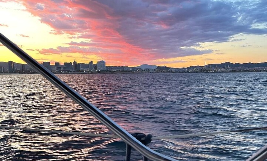 Image 6: Paseo en barco a la puesta de sol en grupo reducido