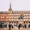 Image 3: Sesión de fotos profesional de Timeless Elegance en Plaza Mayor