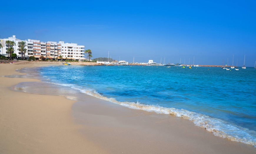 Image 15: ✈ IBIZA | Santa Eulalia del Rio - Invisa Hotel La Cala 4*, 3 nachte...