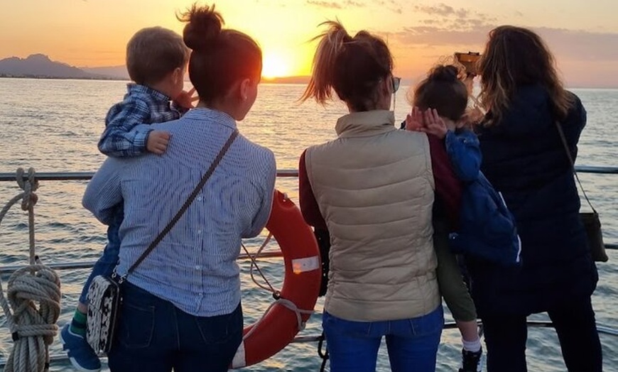 Image 4: Paseo en Catamarán al atardecer desde el Puerto de Denia