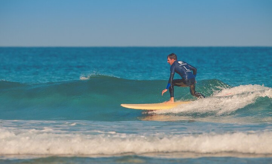Image 13: Aprende a surfear en las interminables playas del sur de Fuerteventura