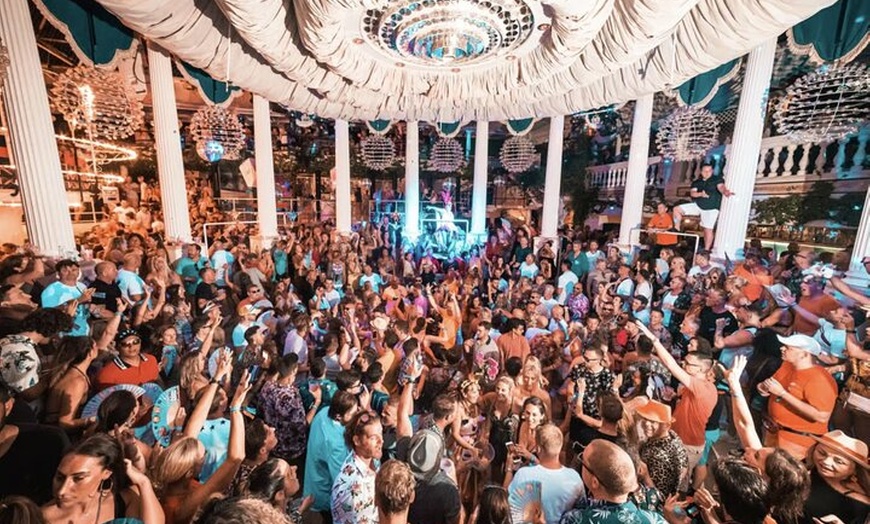 Image 13: Ibiza : 4 x discoteca y piscina Party Pass