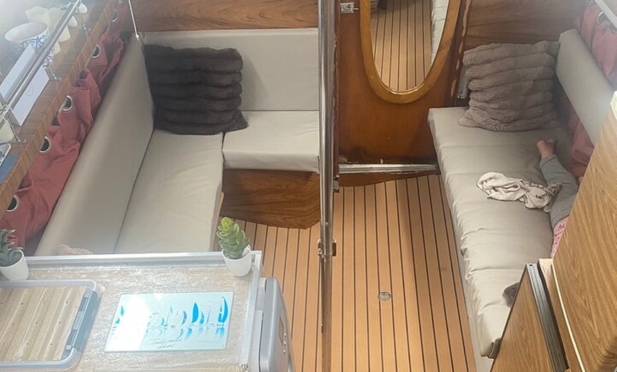 Image 11: Croisière hivernale en voilier chauffé en baie de Cannes